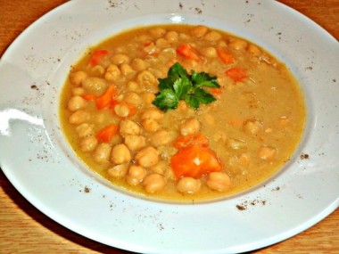 Revythia soupa (Hot chickpea soup)