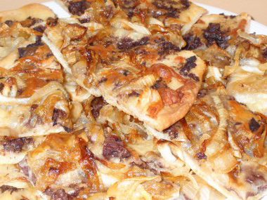 Caramelized Onion Tapenade Pizza